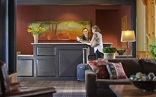 Hotel lounge with fireplace